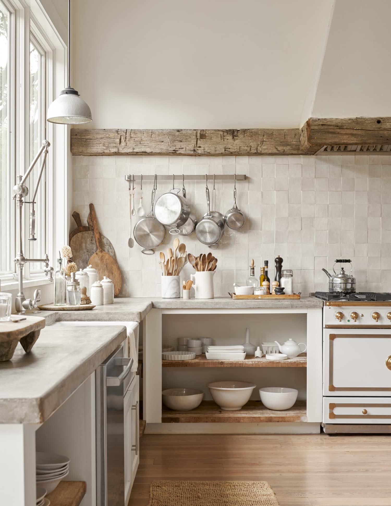 15 Stunning French Farmhouse Kitchens