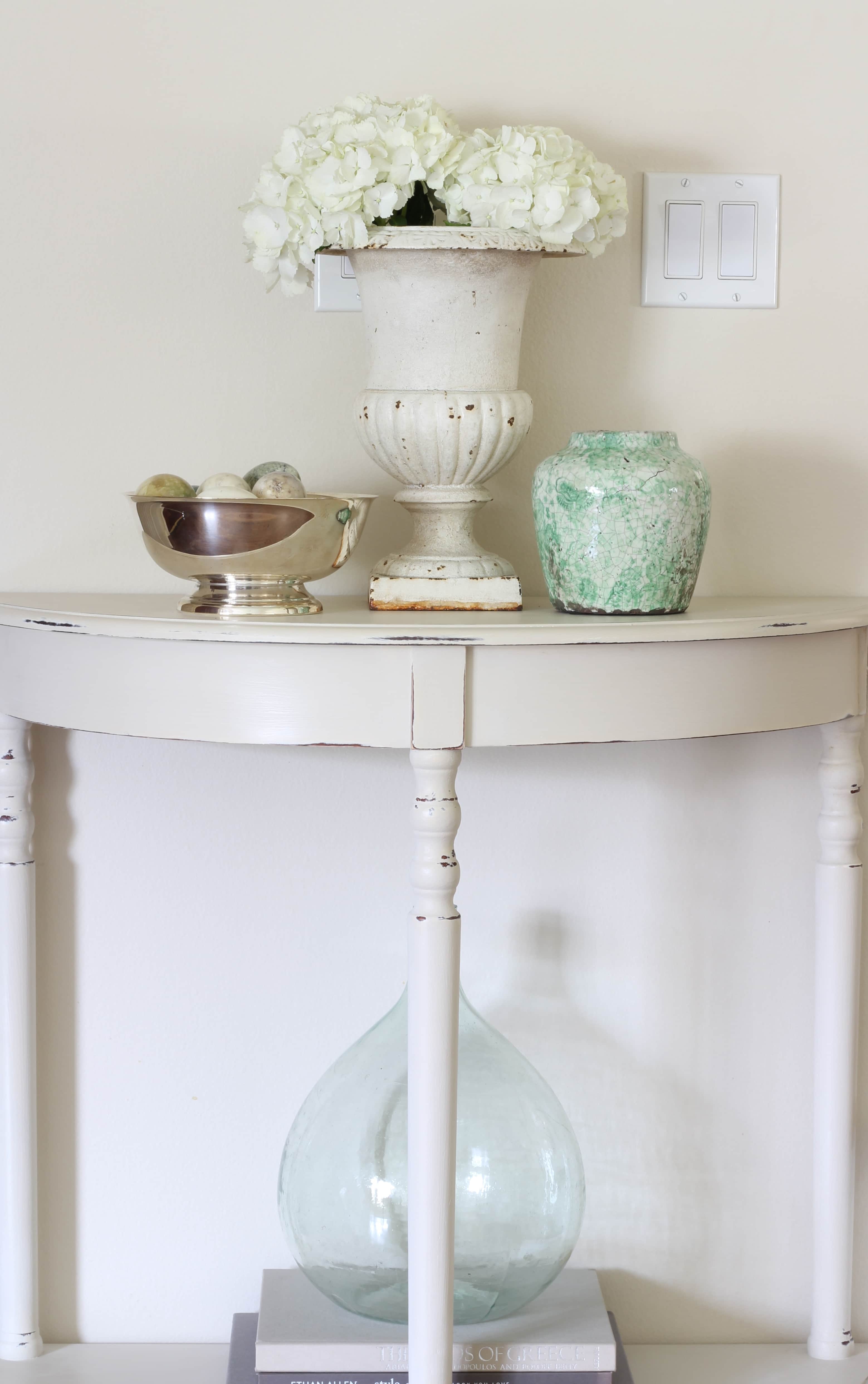 hydrangeas-urn-entry-table