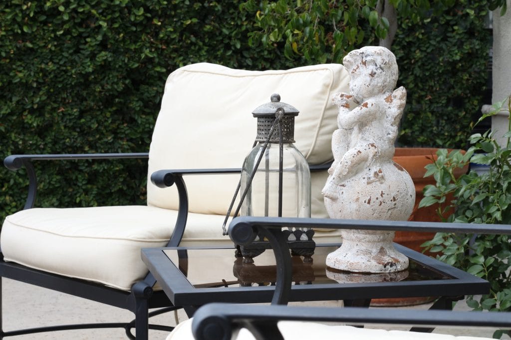 outdoor-space-decor-statue-lantern