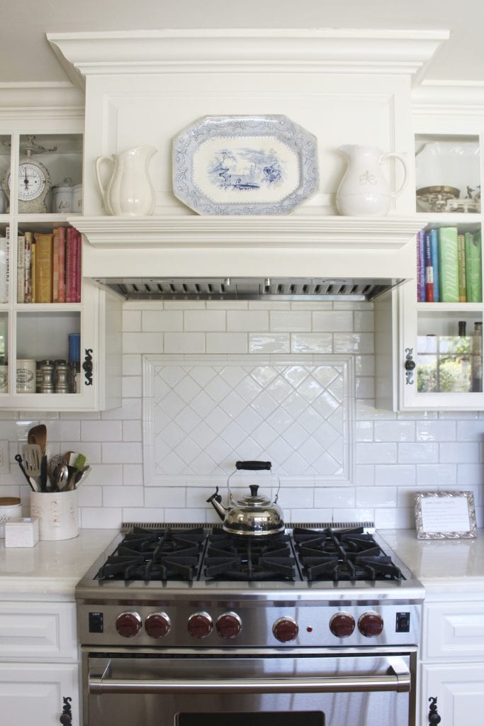 white kitchen hood mantel subway tile backsplash