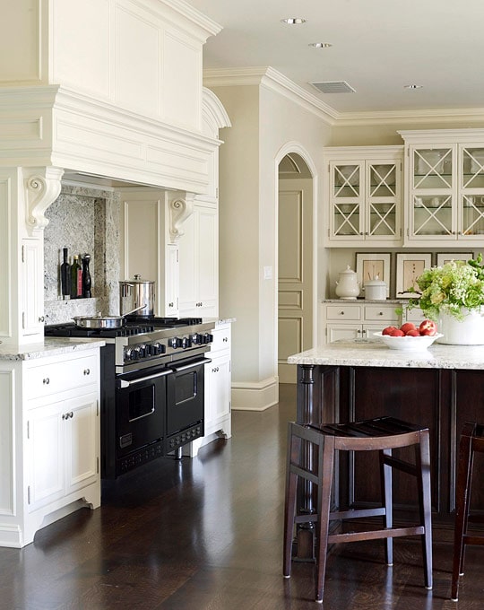 Twenty Gorgeous Black & White Kitchens to Inspire