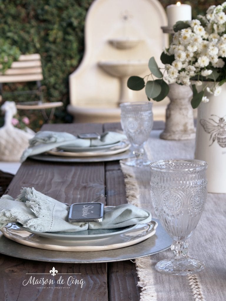 Elegant Outdoor Summer Table Setting : Items Needed to Set an