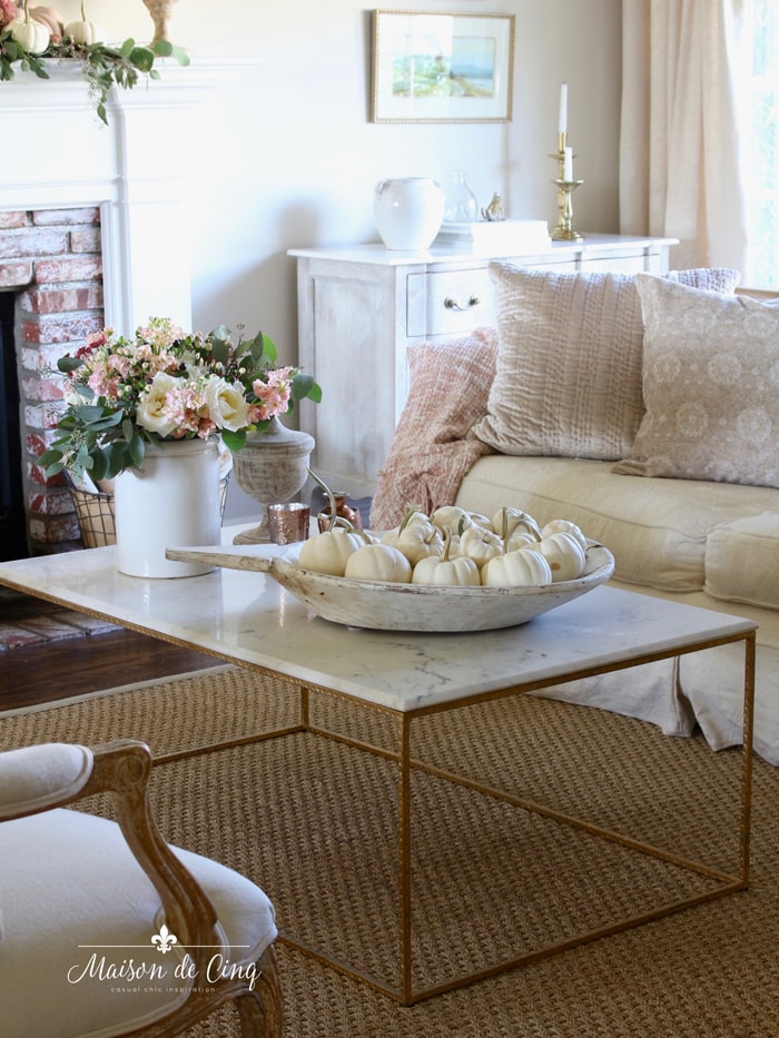 Romantic Fall Living Room Decorating With Soft Colors For Fall