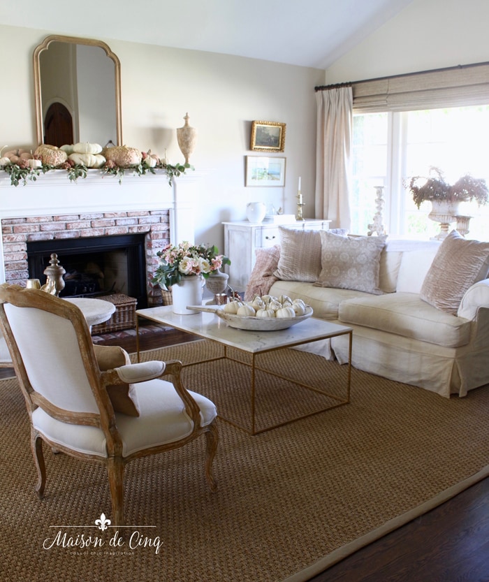 Romantic Fall Living Room: Decorating with Soft Colors for Fall