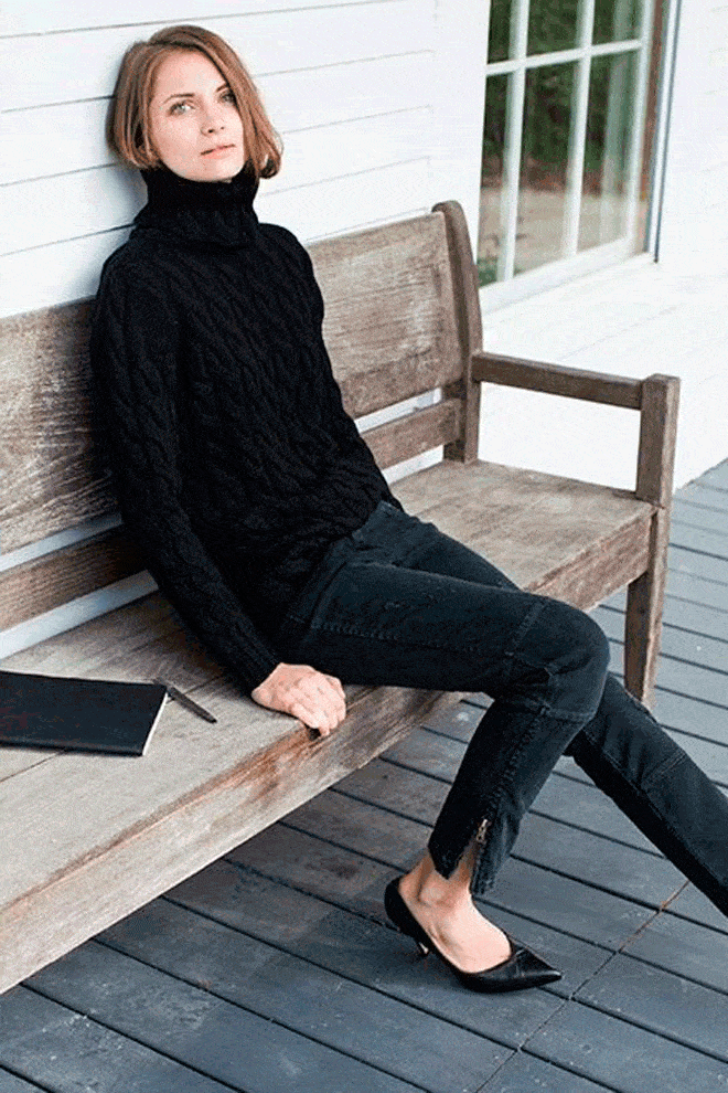 chic black turtleneck with black jeans and flats chic fashion style