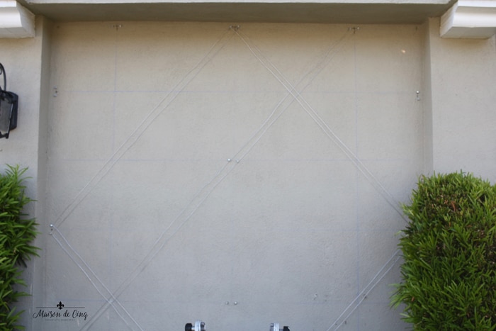 wires forming belgian fence on wall