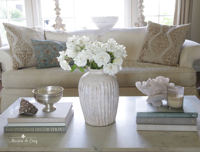 Styling the Best Coffee Table Books {Decorating 101}