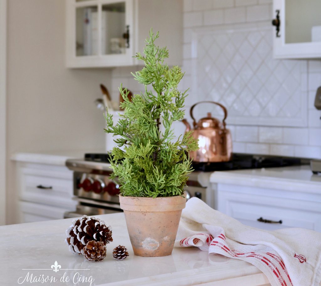 Our Pine Tree Inspired Christmas Kitchen Decor • Freutcake