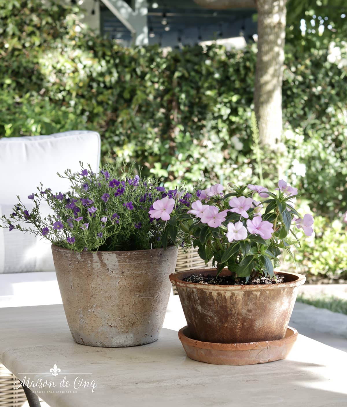 potted flowers in planters gorgeous French farmhouse style patio decor ideas 