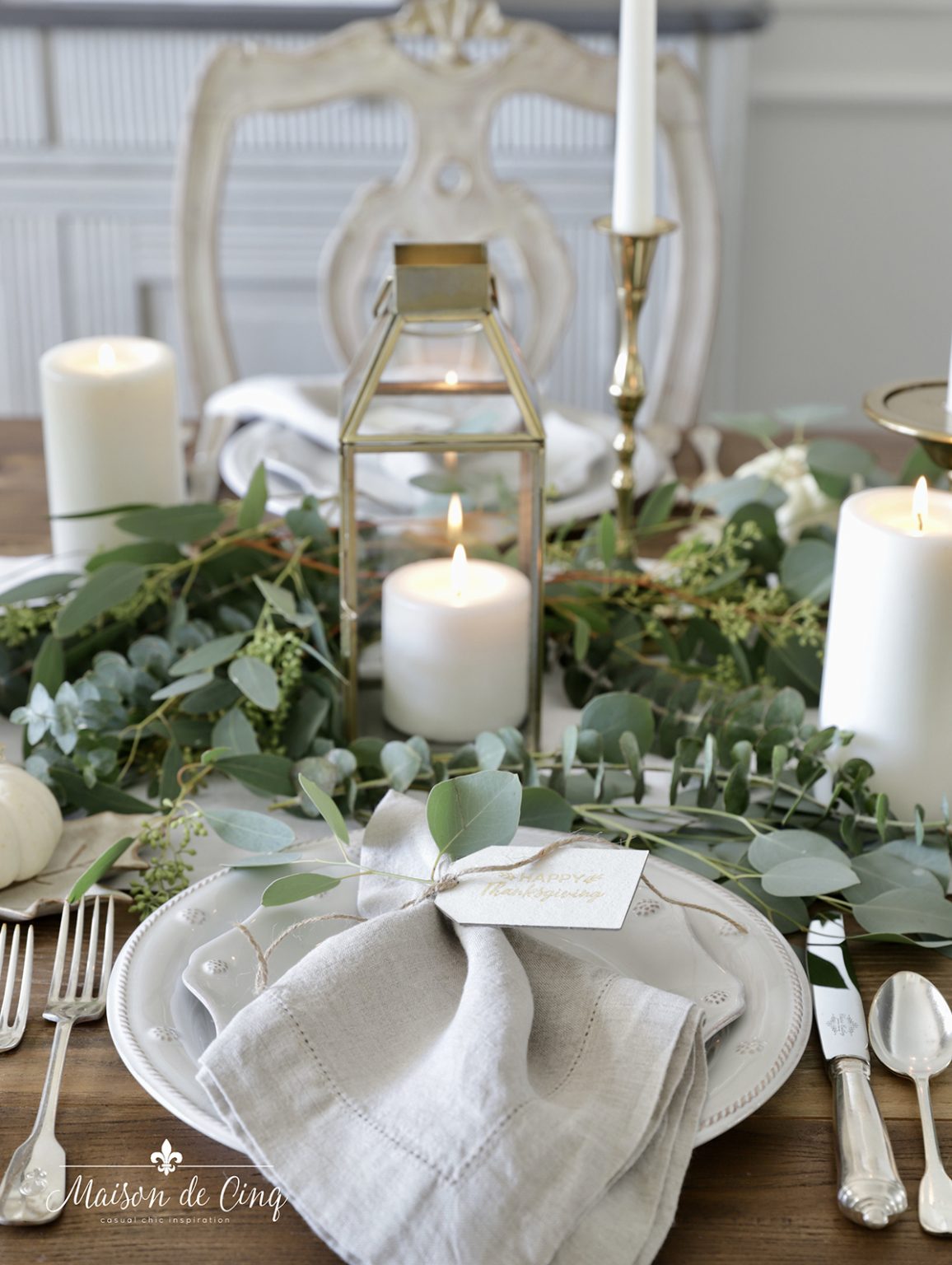 Easy Thanksgiving Table Setting in Shades of Gold & White