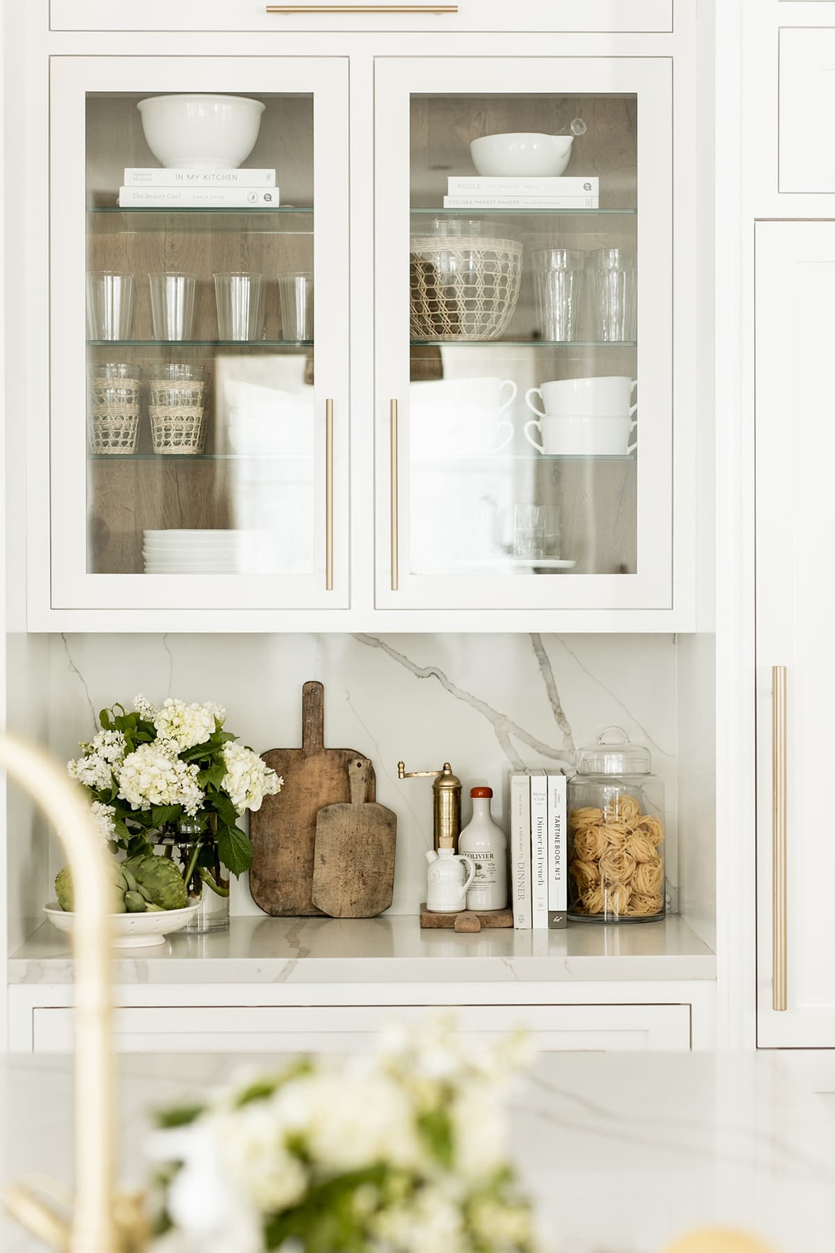 3 Ways to Arrange Your Kitchen Glassware