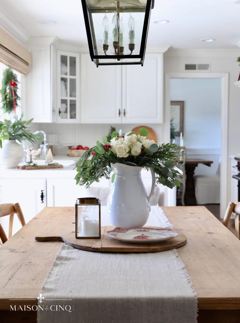 Classic Christmas Decor in the Kitchen & Family Room