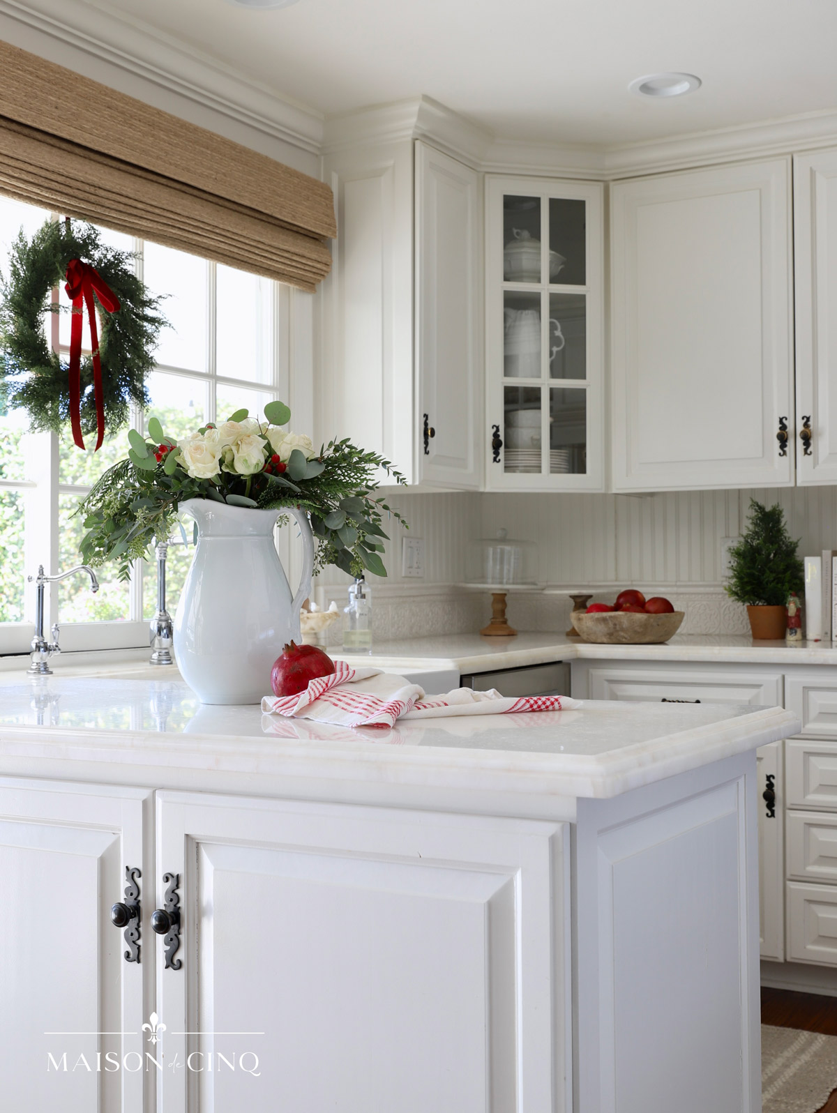 Classic Christmas Style: 20 Stunning Ideas to Inspire stunning white kitchen with accents of red Classic christmas decor ideas