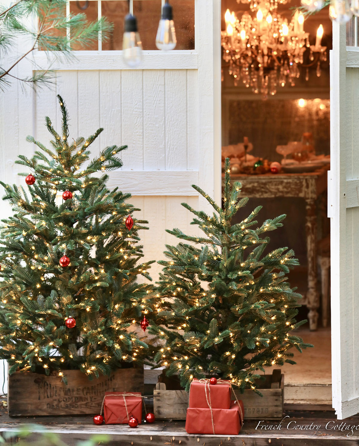 Classic Christmas Decor: 20 Stunning Ideas to Inspire little Christmas trees with red ornaments and gifts pretty Christmas decorating