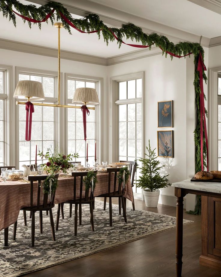 Classic Christmas Decor: 20 Stunning Ideas to Inspire classic Christmas decor in dining room with garland and ribbon