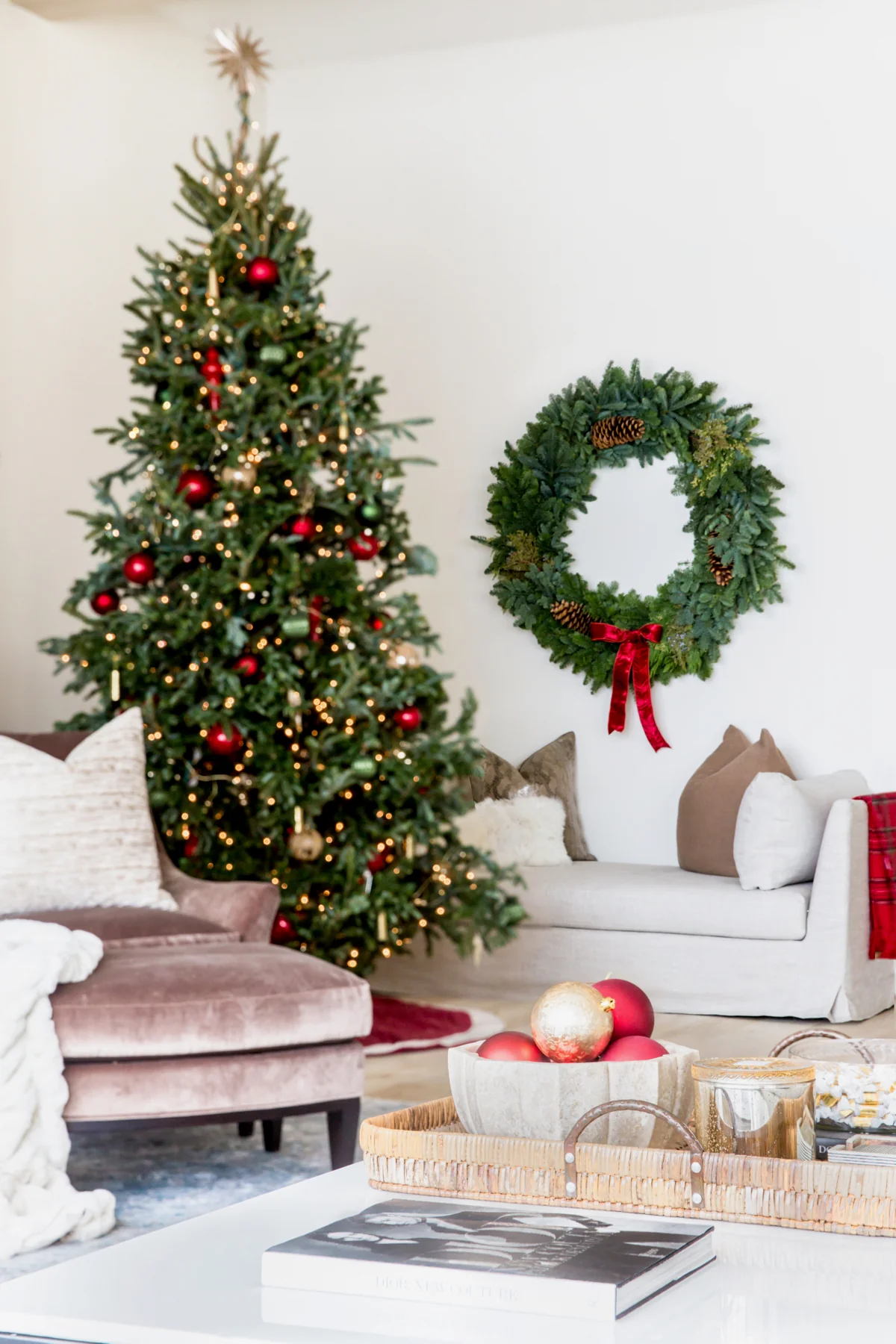 Classic Christmas Decor: 20 Stunning Ideas to Inspire stunning classic Christmas tree with green and red ornaments and wreath on the wall